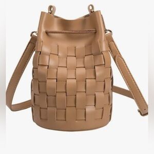Melie Bianco Jody Beige Woven Vegan Leather Small Bucket Bag NWT